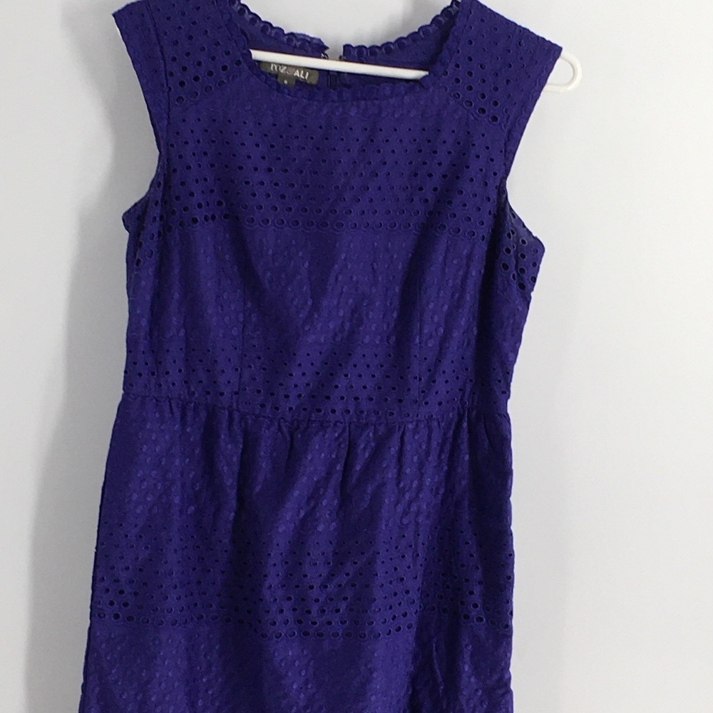 ⬇️$35 Roz & Ali Blue Eyelet Back Zip Dress… - Picture 2 of 7